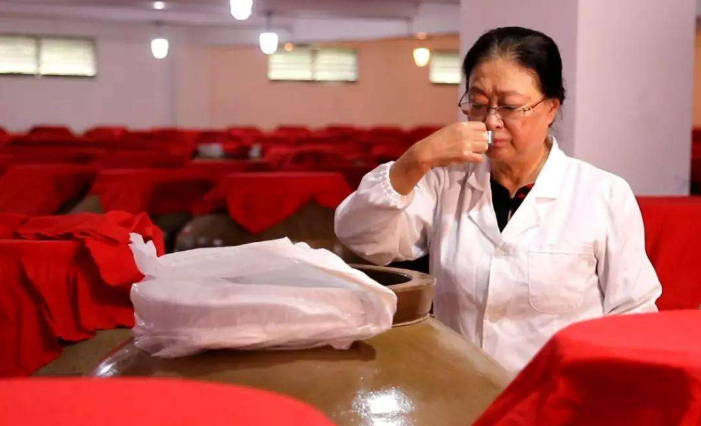酒量大不懂酒也白搭，5个白酒常识，不知道的都
